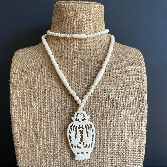 Jewelry - Elegant  Carved bone Pendant Bead Necklace.